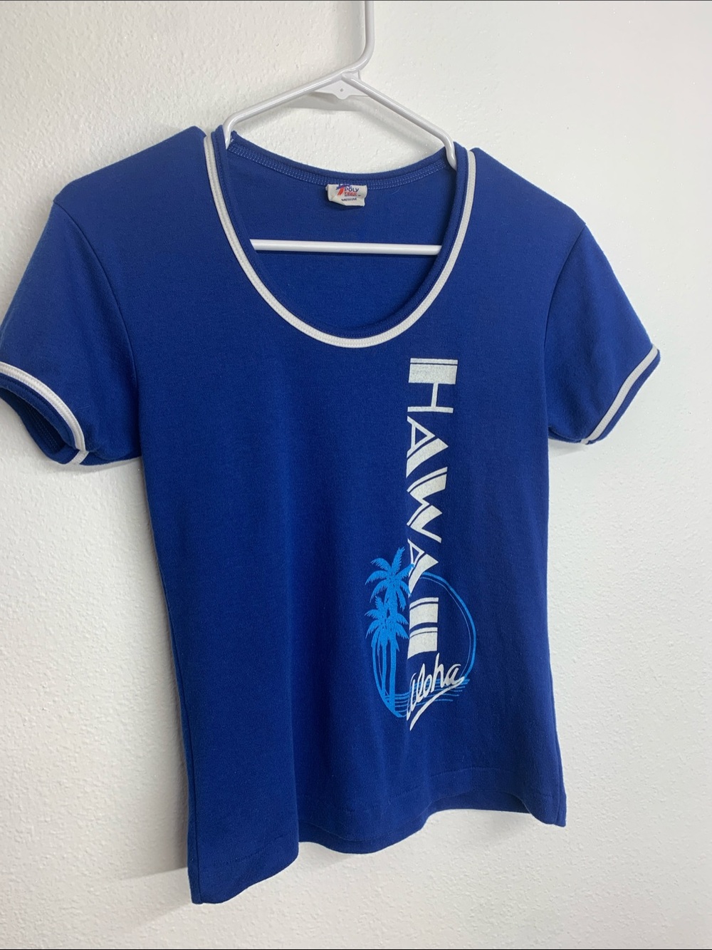 Vintage 80’s Hawaii T-shirt from Poly Tees.🦜🌺🏝️
